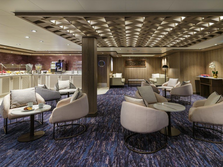 Skyline Casino Bar on Norwegian Encore