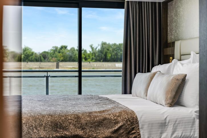 Double Cabin - Ruby Deck