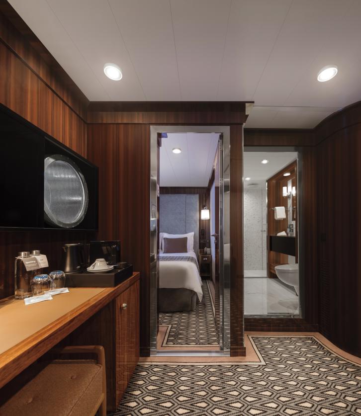 Deluxe Veranda Suite