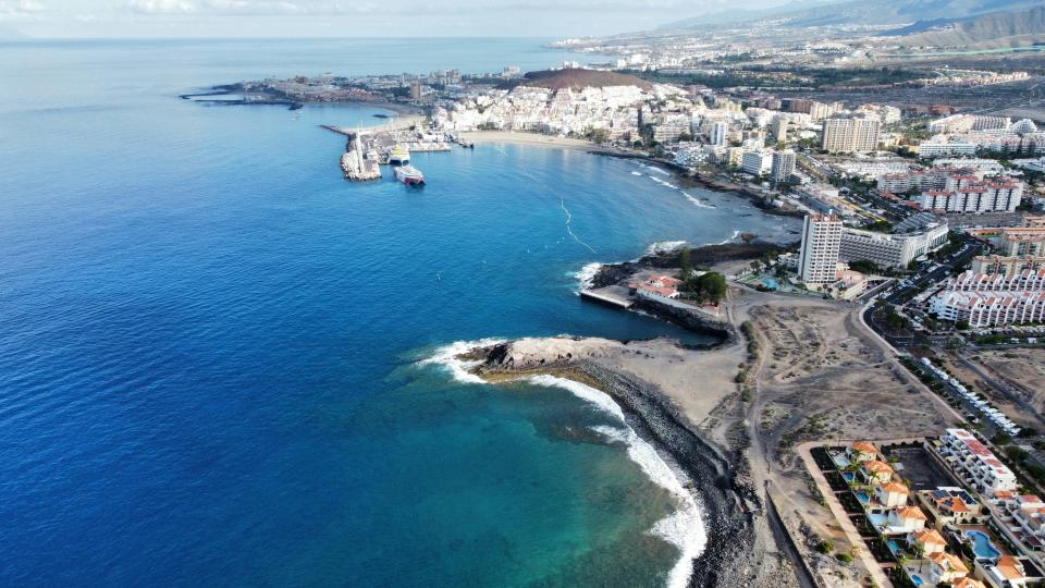 A Journey across Volcanic Shores & Timeless Harbours