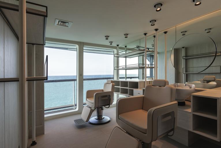Beauty Salon on Silver Ray