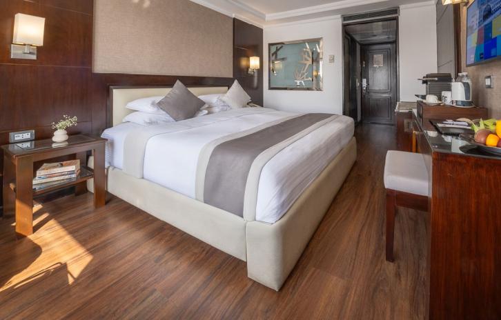 Deluxe Stateroom on MS Farah