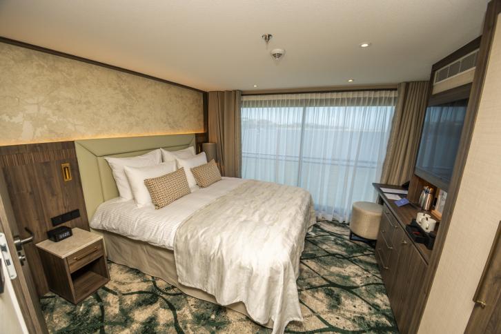 Forward Cabin - Diamond Deck