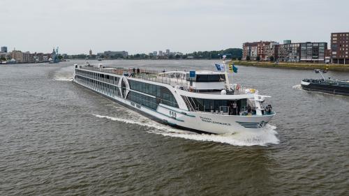MS Riviera Resplendence cruise ship Image