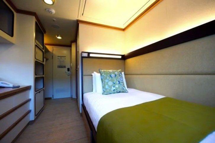 Single Sea View Cabins on Azura