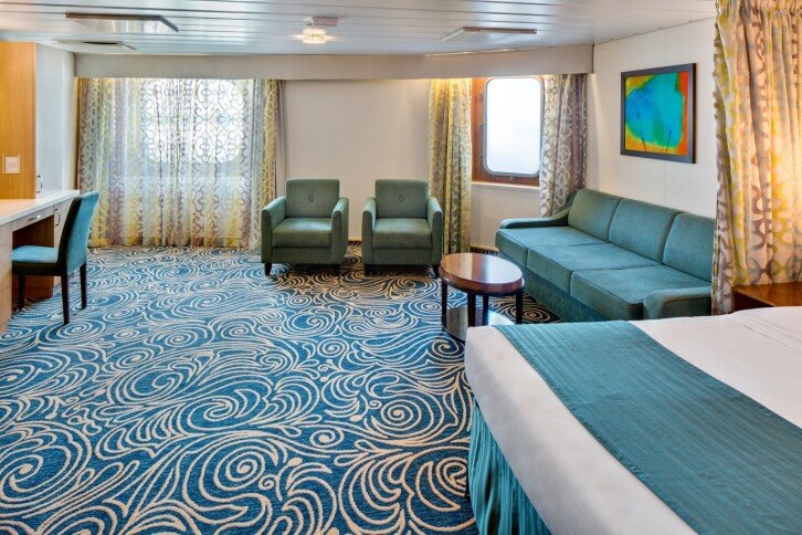 Ocean View Suite (No Balcony) on Grandeur of the Seas