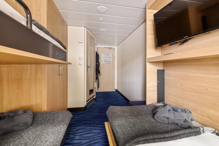 Polar Outside | Middle deck for up to 3 travellers cabin on MS Spitsbergen