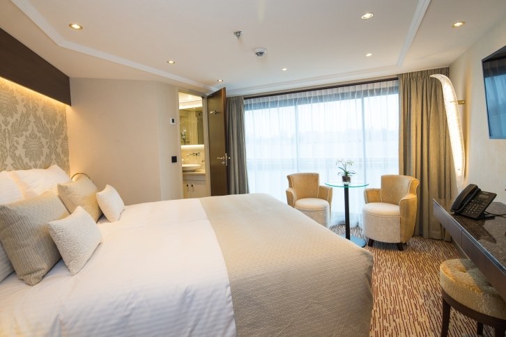 Stern Superior Suite (Diamond Deck) on MS Emily Bronte