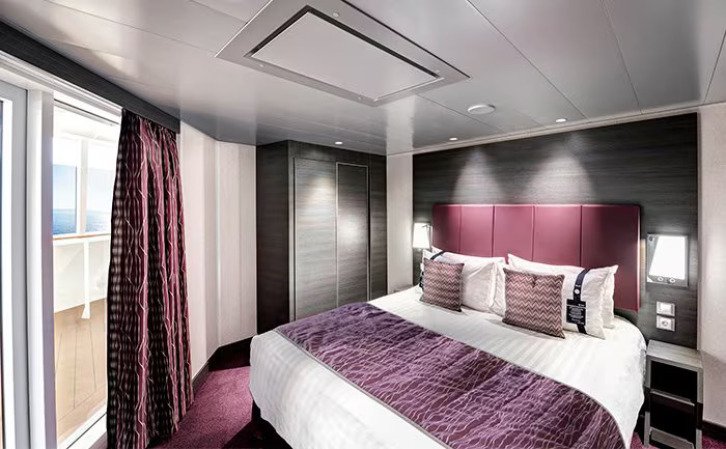 Premium Suite Aurea with Terrace and Whirlpool on MSC Bellissima
