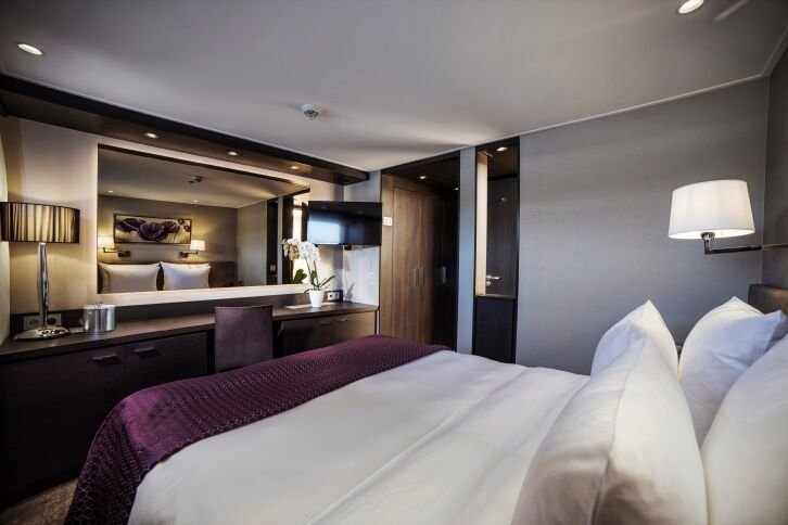 Avalon Deluxe Stateroom on Avalon Envision