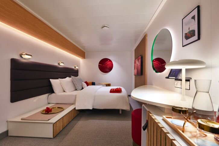 The Insider Guarantee cabin on Resilient Lady