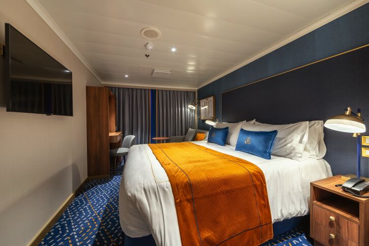 Britannia Club Balcony cabin on Queen Anne