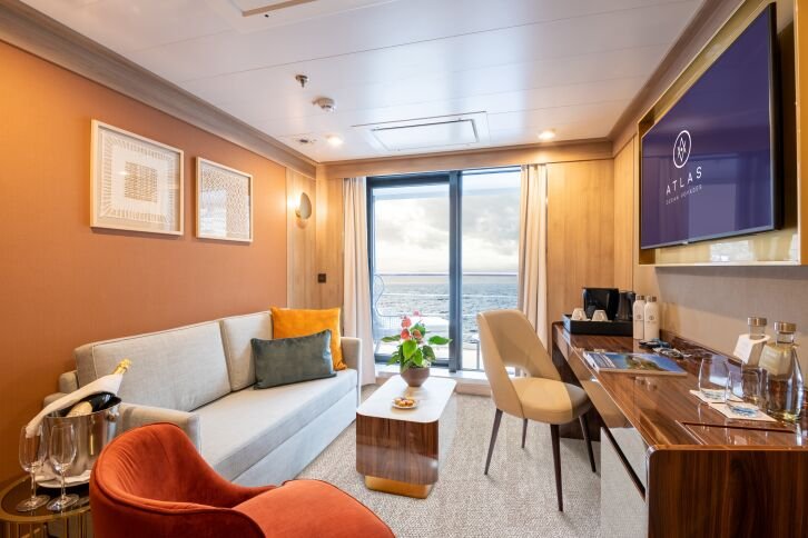 Discovery Suite on World Voyager