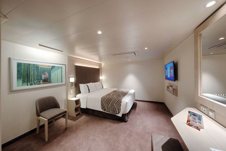 Deluxe Interior cabin on MSC World Asia